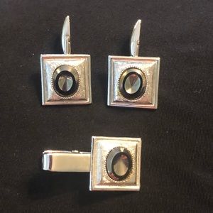 Silver & Gunmetal Designer Cuff links & Tie clip set “Sarah Coventry”😍